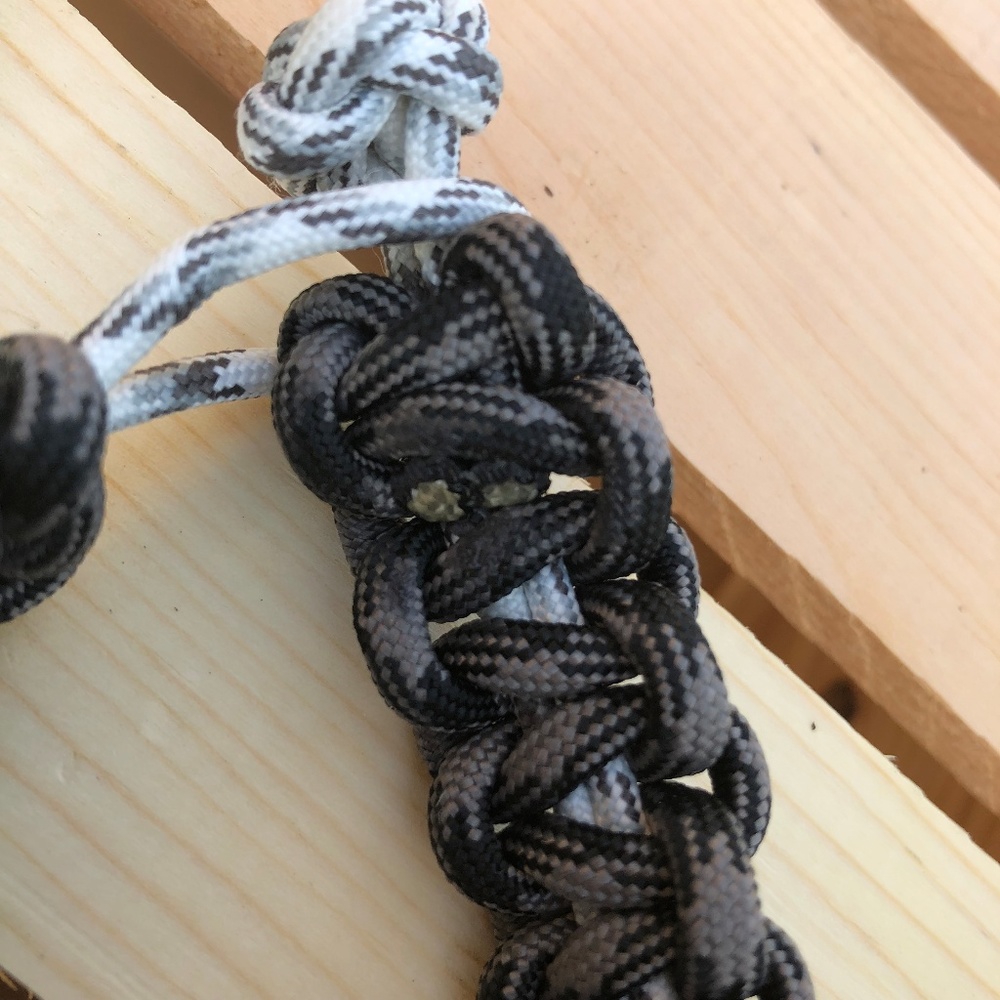Custom Handmade Diff Base Color Paracord Bracelet - Picture 4 of 8